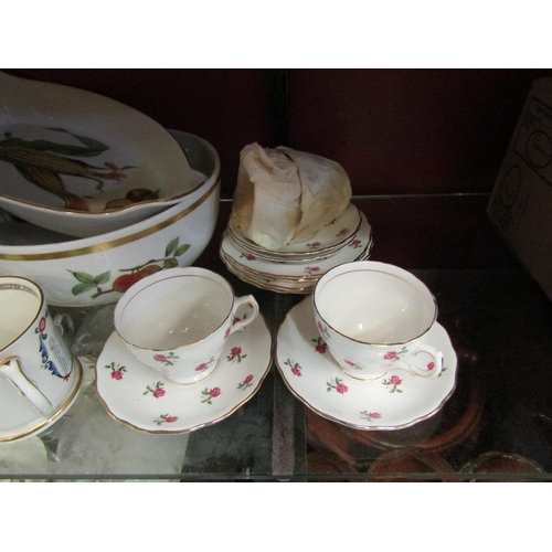 4217 - A selection of Royal Worcester Evesham bowls, flan dish etc., together with Colclough Rose bud patte... 