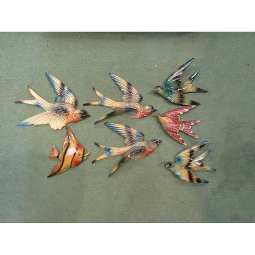 4218 - A box containing mostly metal wall plaques of various birds including ducks, swallows