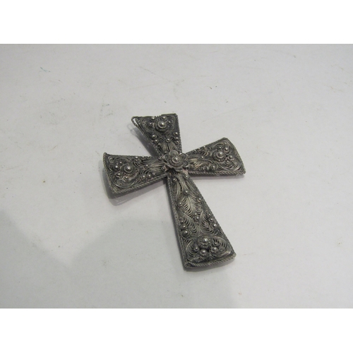 4304 - A porcupine quill box with filigree cross