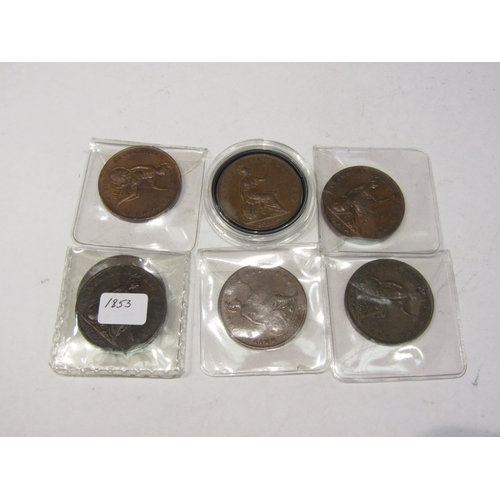 4332 - A collection of British bronze coinage from Victoria young head, large half pennies and pennies to G... 