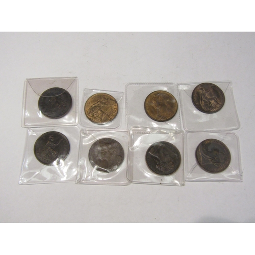 4332 - A collection of British bronze coinage from Victoria young head, large half pennies and pennies to G... 