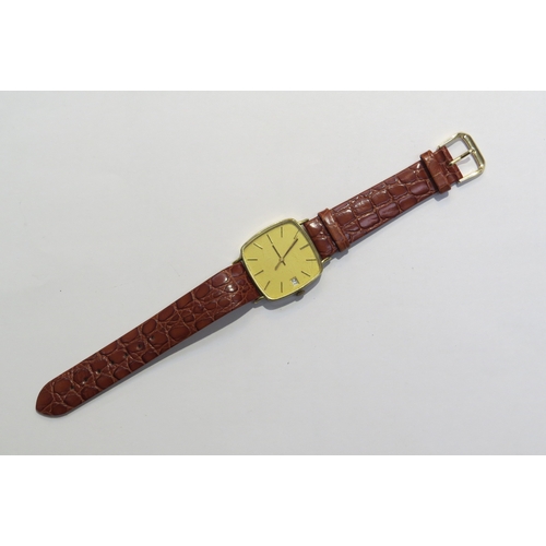 8129 - A 9ct gold cased square faced wristwatch with Swiss quartz movement