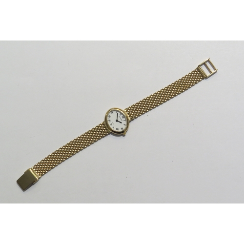 8121 - A 9ct gold W.Croxton ladies wristwatch with Quartz movement, Sapphire crystal 3ATM water resistant, ... 