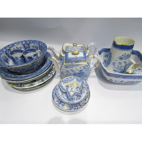 4386 - A collection of mainly blue and white Spode transfer wares to include plates, dishes, various patter... 