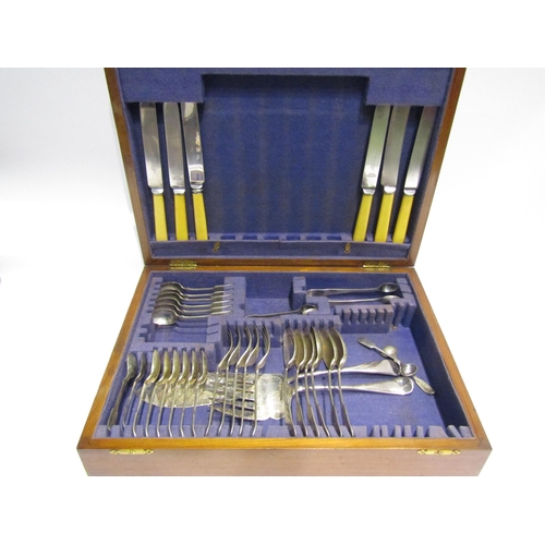 4422 - A canteen of plated cutlery, incomplete, a set of six plated spoons and asparagus tongs, Spong mince... 