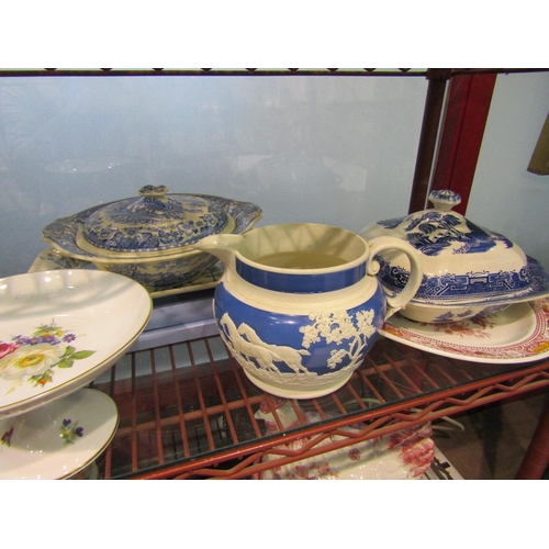 4427 - A selection of ceramics including 