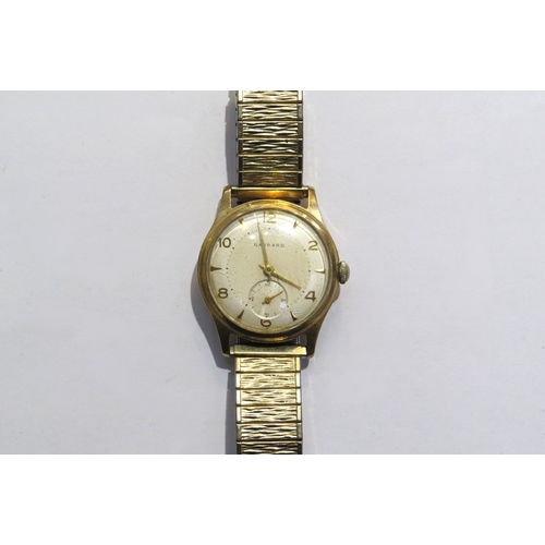 8110 - A Garrad retailed 9ct gold cased gents manual wind wristwatch. Presentation inscription to back on b... 