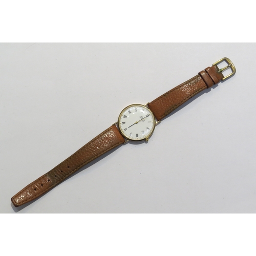 8106 - A gents Avia Classic 9ct gold watch with leather strap