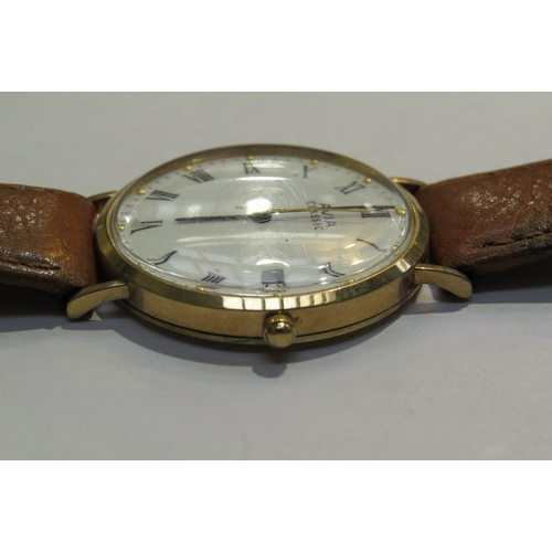 8106 - A gents Avia Classic 9ct gold watch with leather strap