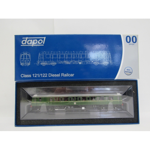 7385 - A boxed Dapol 00 gauge model railway 4D-015-008D Class 122 diesel railcar in BR green with speed whi... 