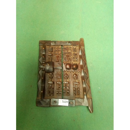 7609 - A carved wooden lock   (R)   £40