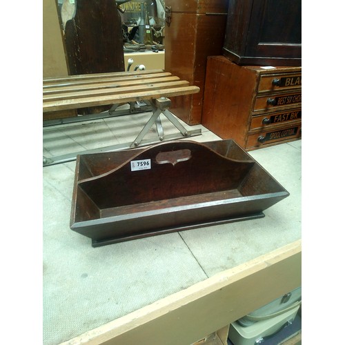 7596 - A mahogany cutting tray