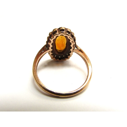 9020 - A 9ct gold paste set ring. Size K/L, 3.1g