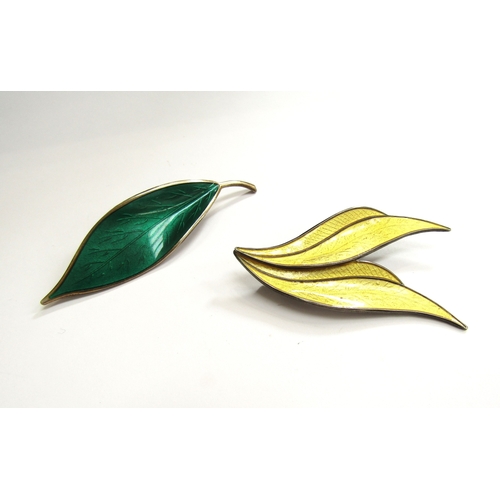 9431 - A David Andersen green enamel leaf brooch and a yellow enamel double leaf brooch stamped Norway Ster... 