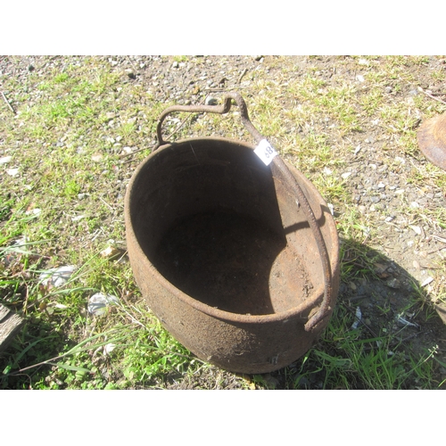 3589 - A cast pot with handle