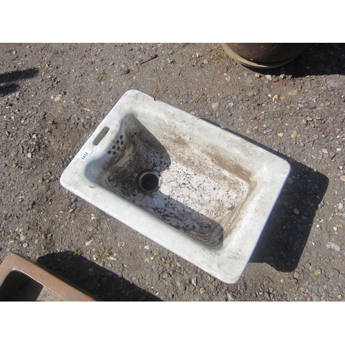 3593 - A white glazed basin