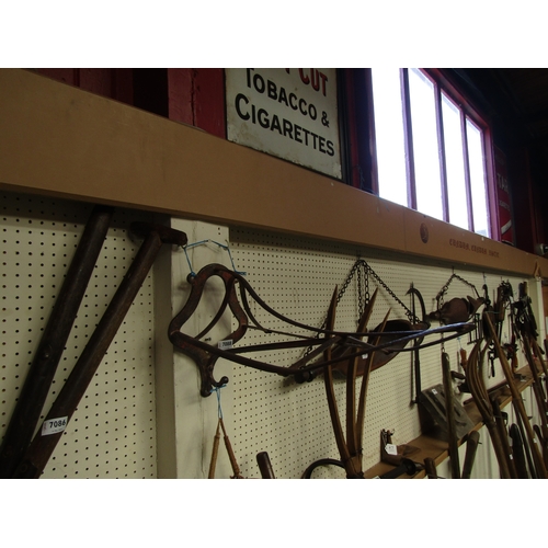 7088 - A metal tack hanger