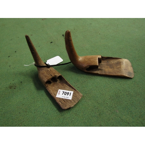 7091 - Early pair of wooden reaper finger guards