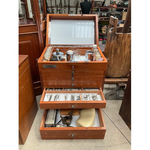 7607 - A cased set of vintage dentistry equipment