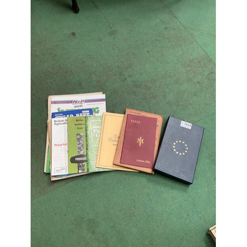 7624 - A bundle of bygone booklets and ephemera including Matthews Seeds 1966, Altrincham Agricultural Soci... 