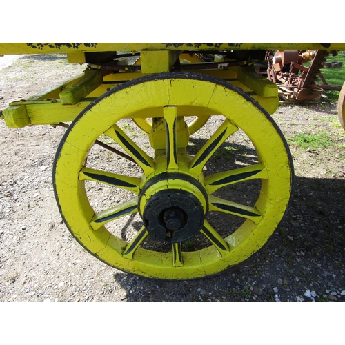 7629 - A painted 1905 four wheel live-in circus wagon, decorative leaded glass windows, interior re-fitted ... 