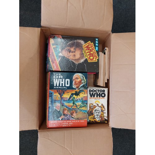 1479 - A box of Dr Who annuals and paperbacks