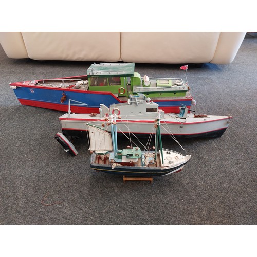 1473 - Three various fishing boat models