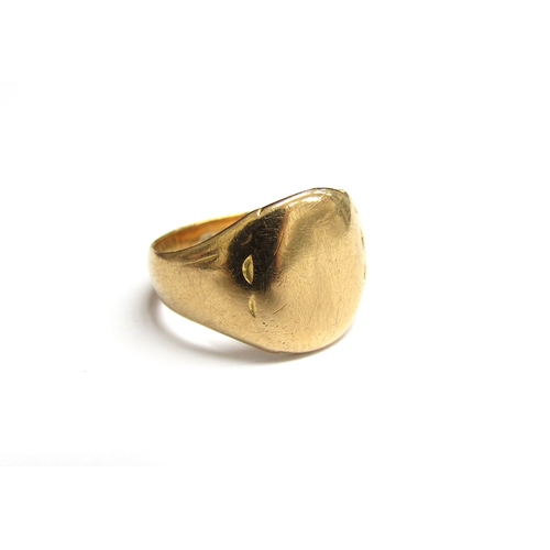 9133 - An 18ct gold signet ring. Size L, 6.5g