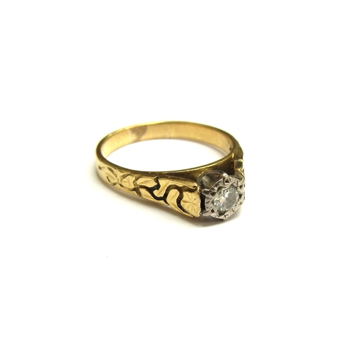 9112 - An 18ct gold ring with single diamond in illusion setting, patterned shoulders. Size R, 4.5g