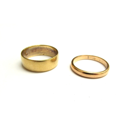 9082 - Two 18ct gold bands, sizes L/M and K, 6.4g