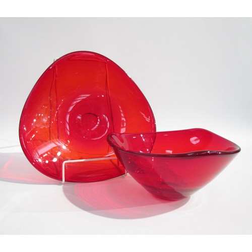 7219 - A Whitefriars 9525 'Tricorn' bowl in Ruby, 12cm high, together with a Ruby 9588 dish, 31.5cm diamete... 