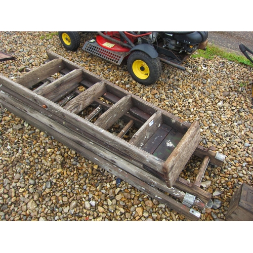 3355 - A set of 6-tread timber steps and a timber triple extension ladder        (E) £5-8