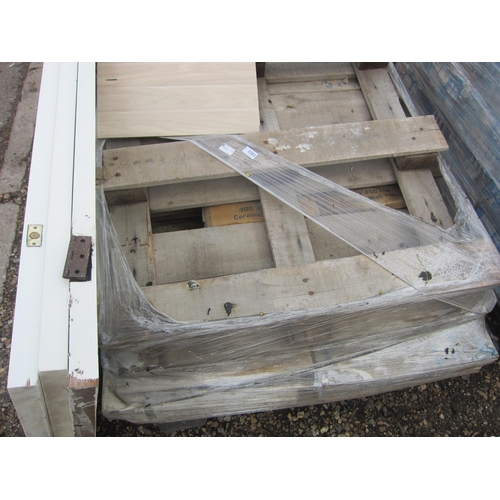 3283 - A pallet of boxed decorative ceramic tiles a/f         (E) £20-30 (Group)