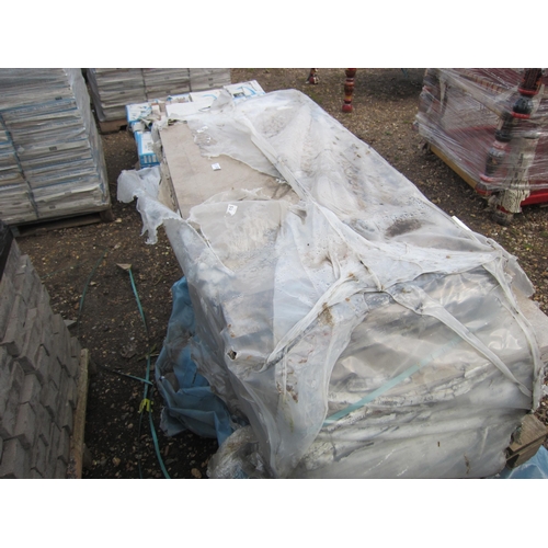 3287 - A pallet of unused porcelain slabs     (R) £100