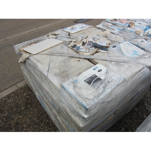 3290 - A pallet of boxed decorative ceramic tiles a/f         (E) £20-30 (Group)