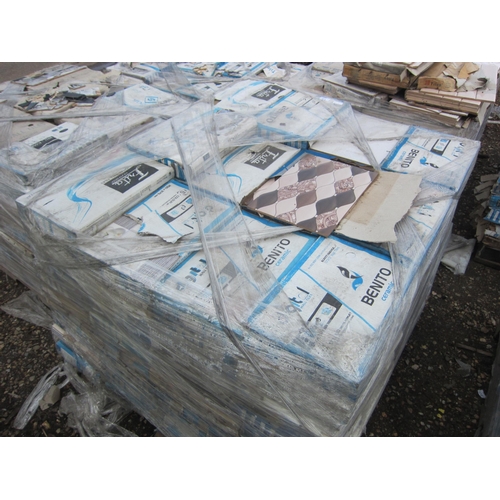 3291 - A pallet of boxed decorative ceramic tiles a/f