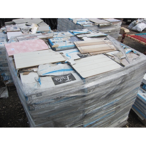 3292 - A pallet of boxed decorative ceramic tiles a/f