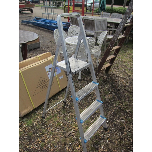 3604 - A Beldray set of folding steps  (R) £0