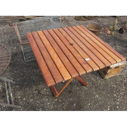 3622 - A hardwood garden table