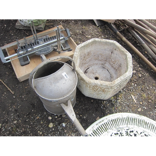 3626 - A composition planter and a galvanised watering can        (E) £15-30