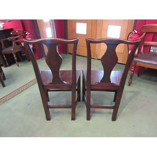 4062 - Circa 1820 a pair of East Anglian elm chairs with vase shape central splat back rest over a flat sea... 