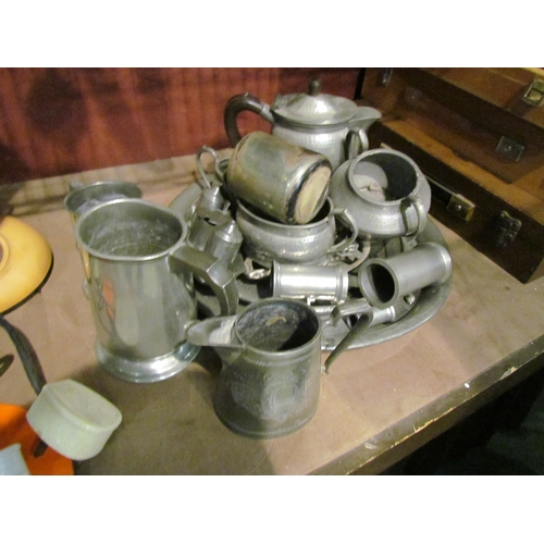 4297 - A quantity of pewter including various hammered examples, condiment set, tankards etc.