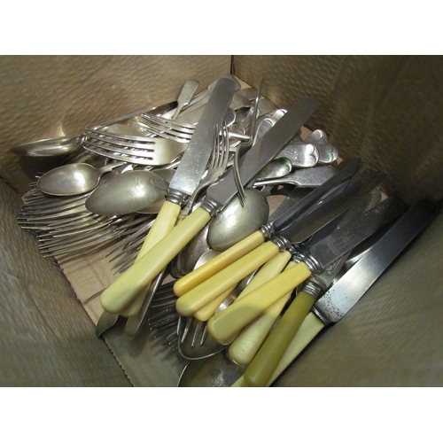 4425 - A box containing assorted cutlery