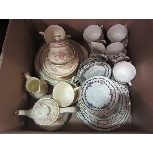 4233 - A quantity of Royal Doulton ‘Lisette’ pattern tea ware and 