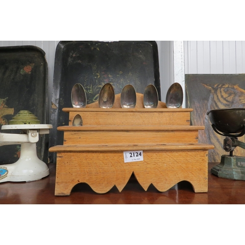 2124 - An oak spoon rack