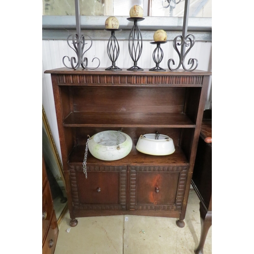 2149 - A small oak bookcase cupboard