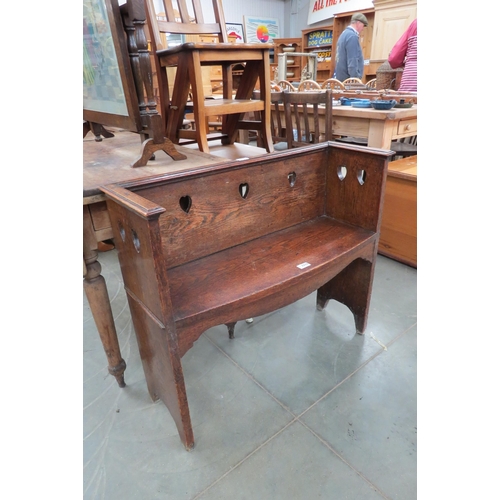 2332 - An early 20th Century oak hall settle with solid seat and pierced heart-form detail, 83cm wide