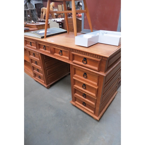 2342 - A pine desk