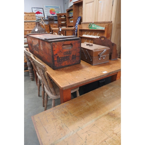 2357 - An early 20th Century oak dining table, on square tapering legs    (E)  £20-40