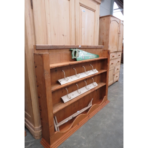 2399 - A pine dresser top     (E)  £10-15